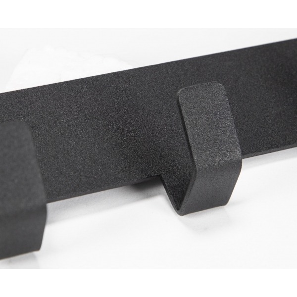 Klasický kovový věšák na oblečení černý matný loft 5 háčků